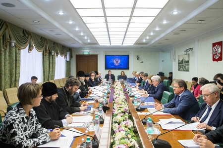 Зинаида Драгункина провела заседание рабочей группы по проведению в Совете Федерации IV Рождественских Парламентских встреч