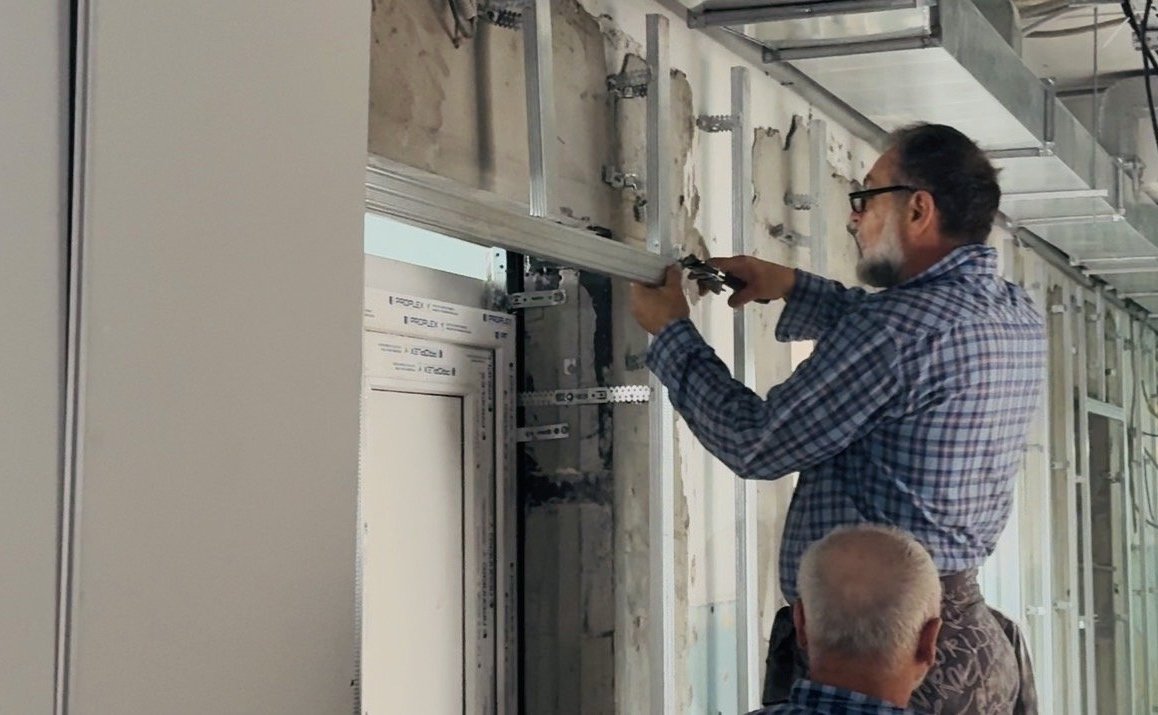 Игорь Кастюкевич ознакомился с ходом ремонтных работ в здании поликлиники