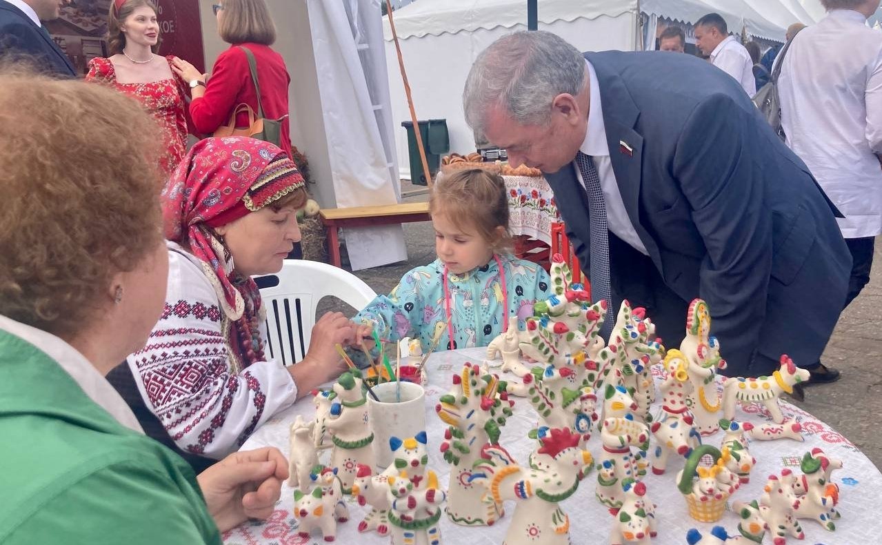 Анатолий Артамонов и Александр Савин посетили мемориальный комплекс «Безымянная высота» в Куйбышевском районе Калужской области