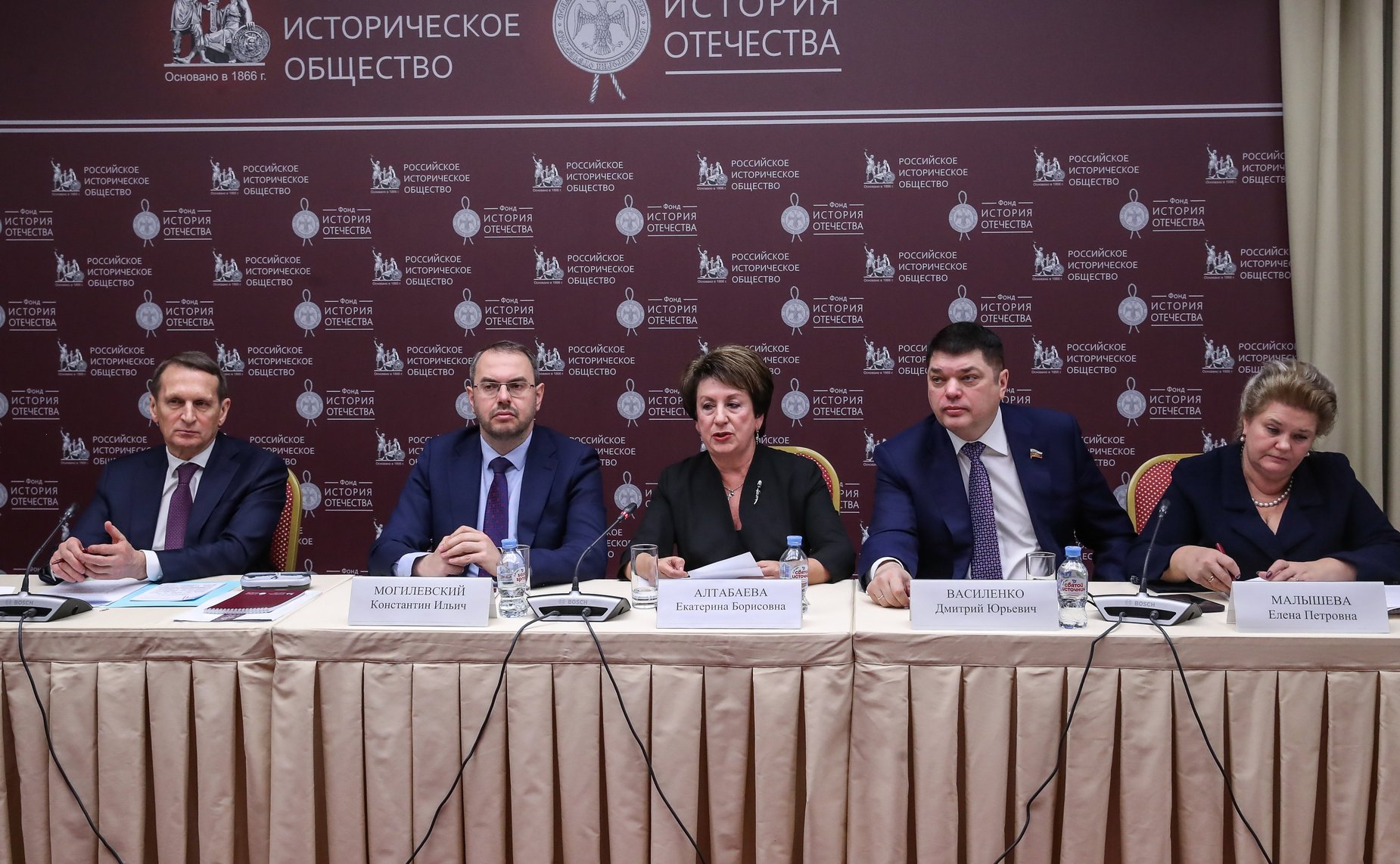 Дмитрий Василенко принял участие в прошедшем в Российском историческом обществе круглом столе и в открытии выставки, посвященных борьбе с нацистской пропагандой