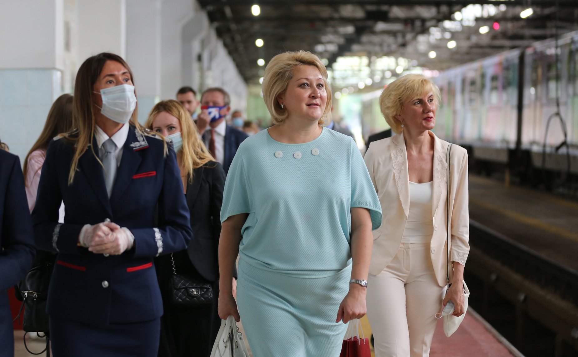 Лилия Гумерова приняла участие в церемонии запуска тематического метропоезда «Народные промыслы»