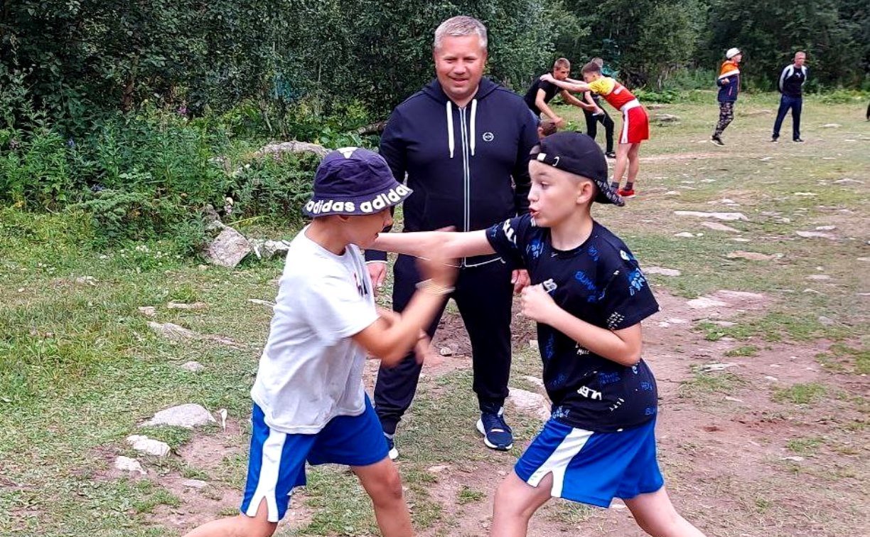 Денис Гусев организовал поездку для 20 юных спортсменов-боксеров из Донецкой и Луганской Народных Республик на одну из лучших спортивных баз в Эльбрусском районе Кабардино-Балкарской Республики