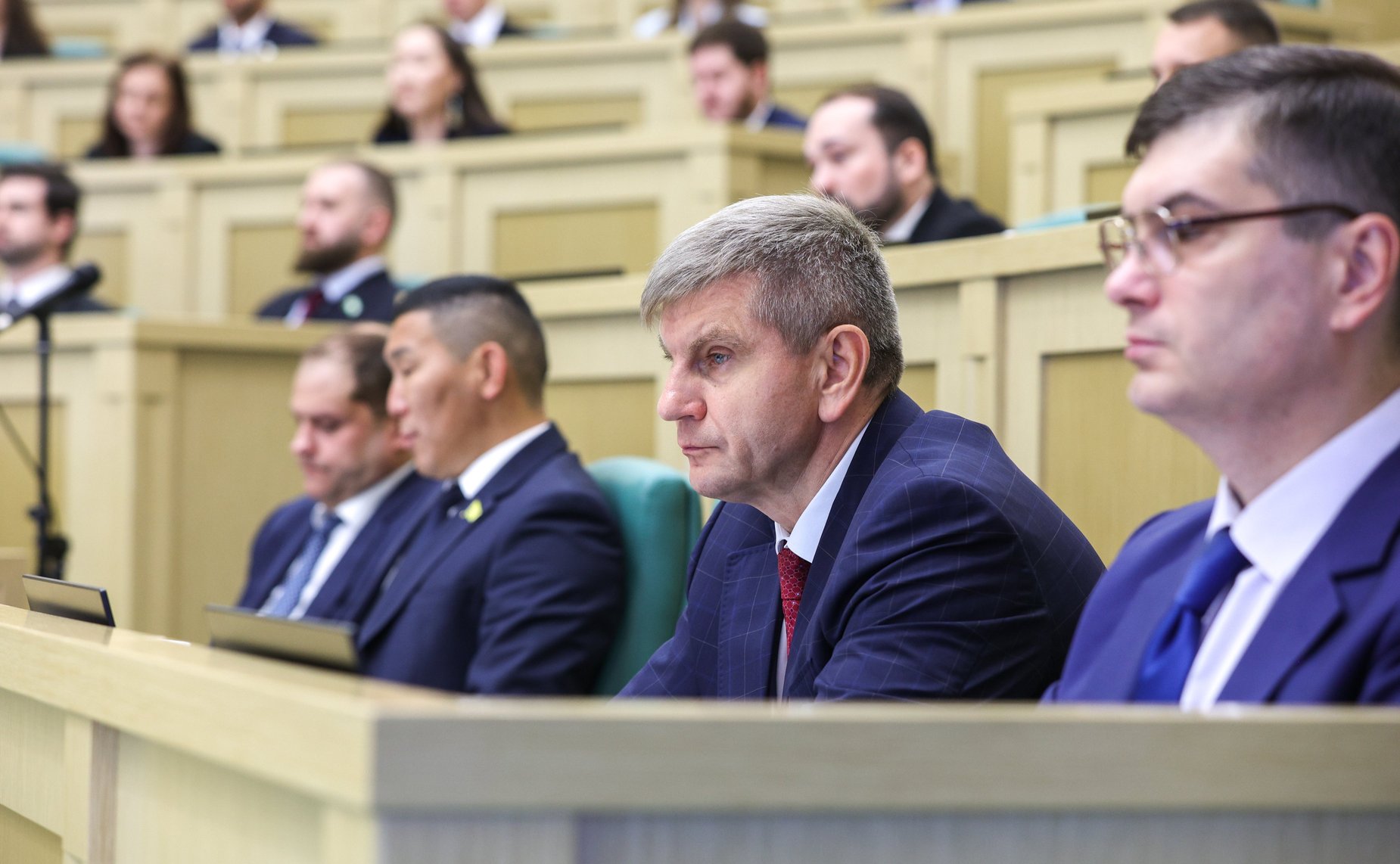 Геннадий Голов