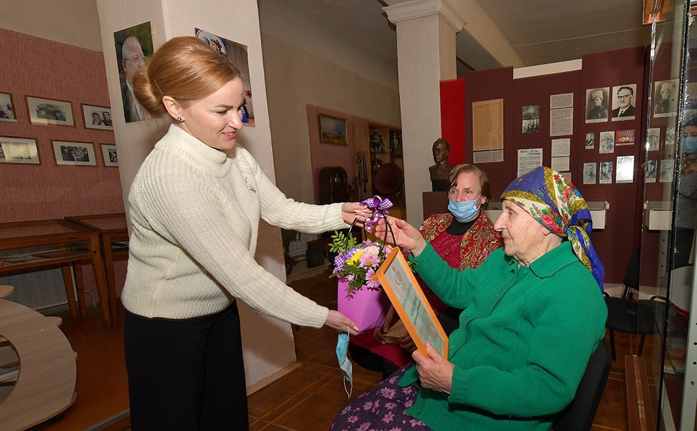 Ирина Кожанова посетила Демидовский историко-краеведческий музей в рамках празднования 100-летия со дня рождения Юрия Никулина и 100– летия со дня создания Театра революционного юмора — «Теревъюма»