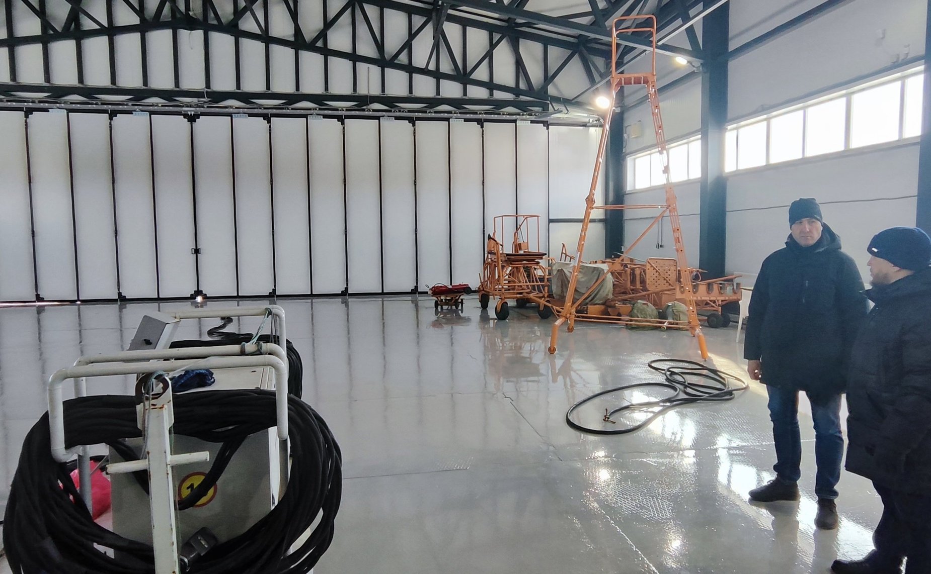 Владимир Пушкарев посетил Арктический испытательный центр для беспилотных авиационных систем в Салехарде