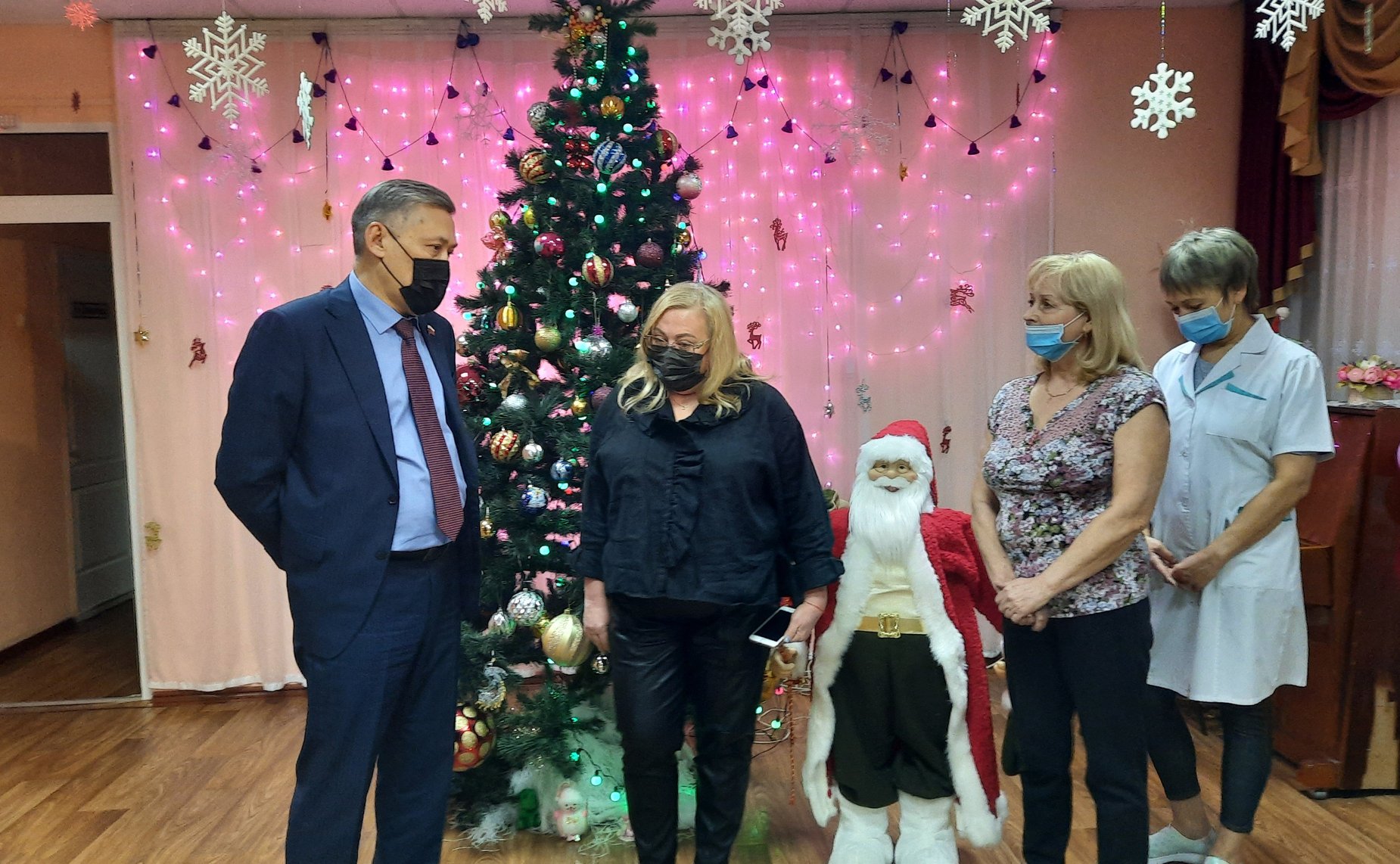 Юрий Валяев посетил специализированный Дом ребенка в Биробиджане