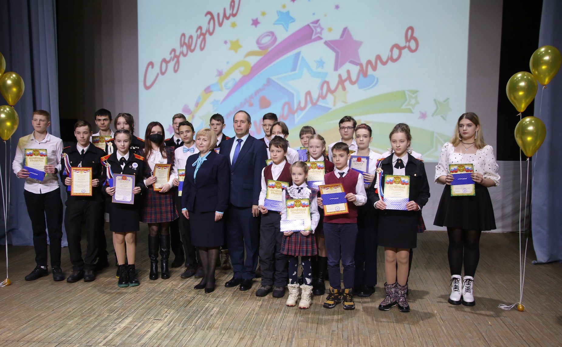 Максим Кавджарадзе передал ключи от нового автобуса для Центра дополнительного образования Измалковского района