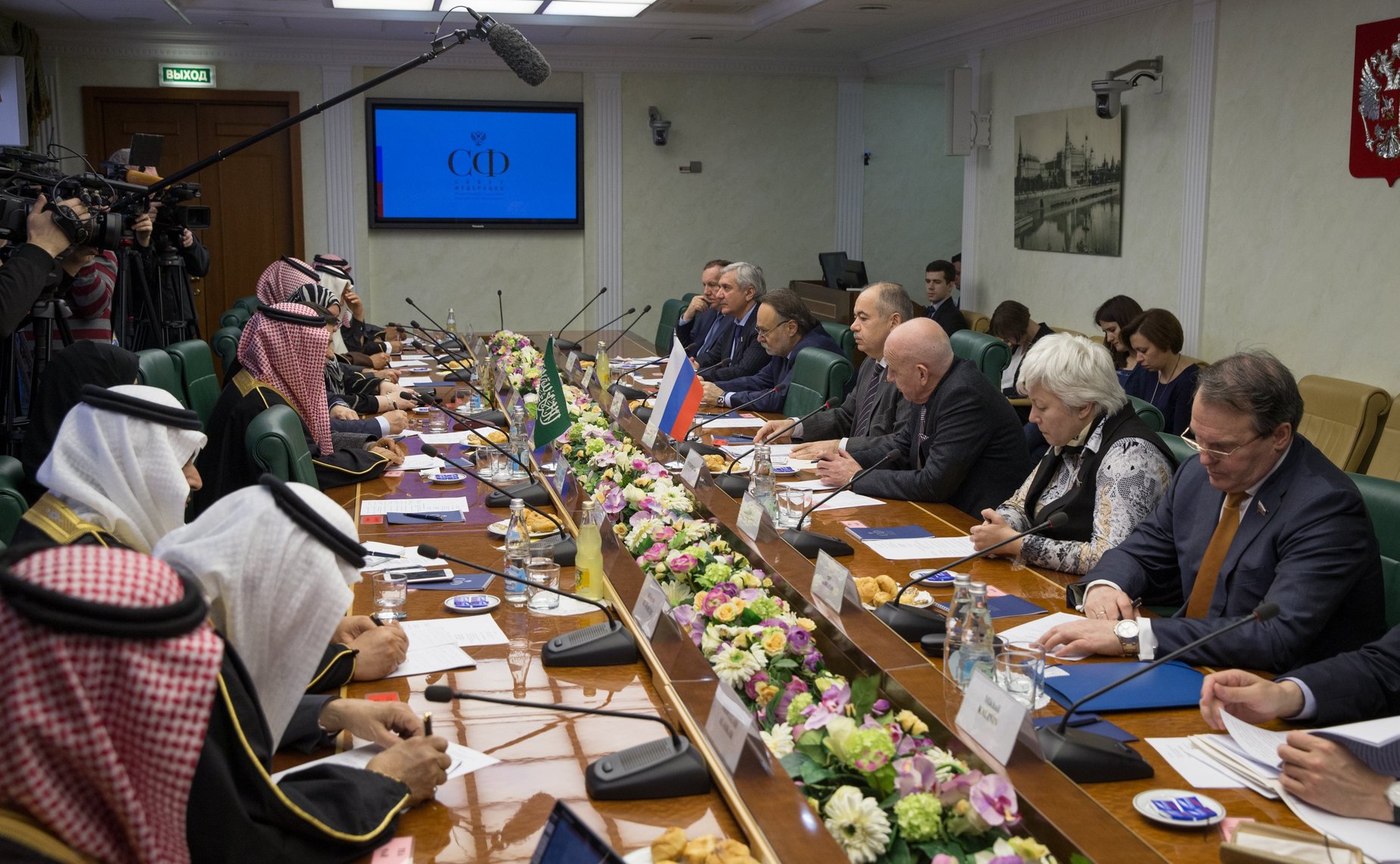 И. Умаханов провел встречу с парламентской делегацией Королевства Саудовская Аравия