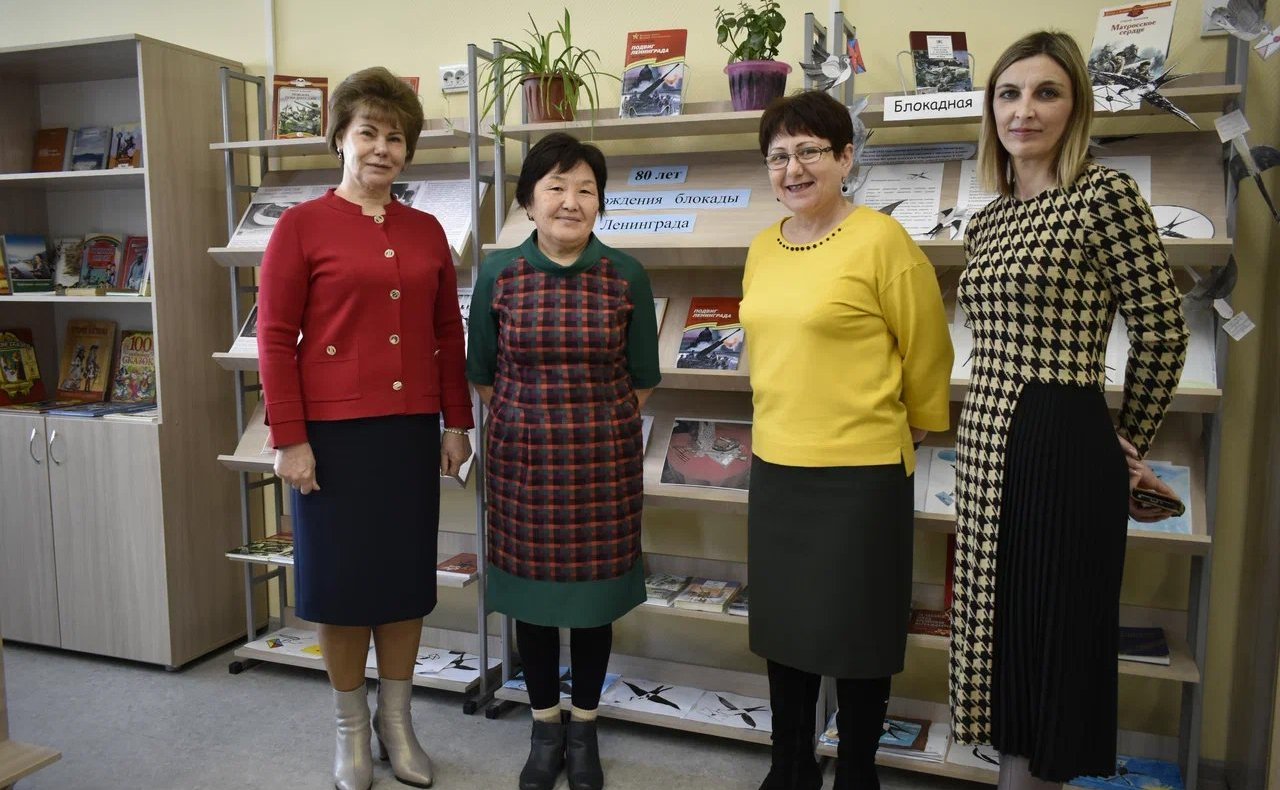 Татьяна Гигель в ходе рабочей командировки по региону побывала в только что сданной под ключ Усть-Коксинской средней школе имени Героя Советского Союза В.И. Харитошкина