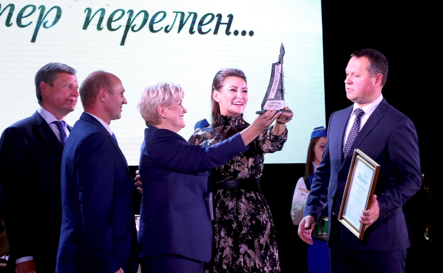 Маргарита Павлова и Андрей Епишин вручили Гран-при всероссийского кинофестиваля «Надежда. Челябинск — 2023» документальному фильму, снятому в тульской колонии