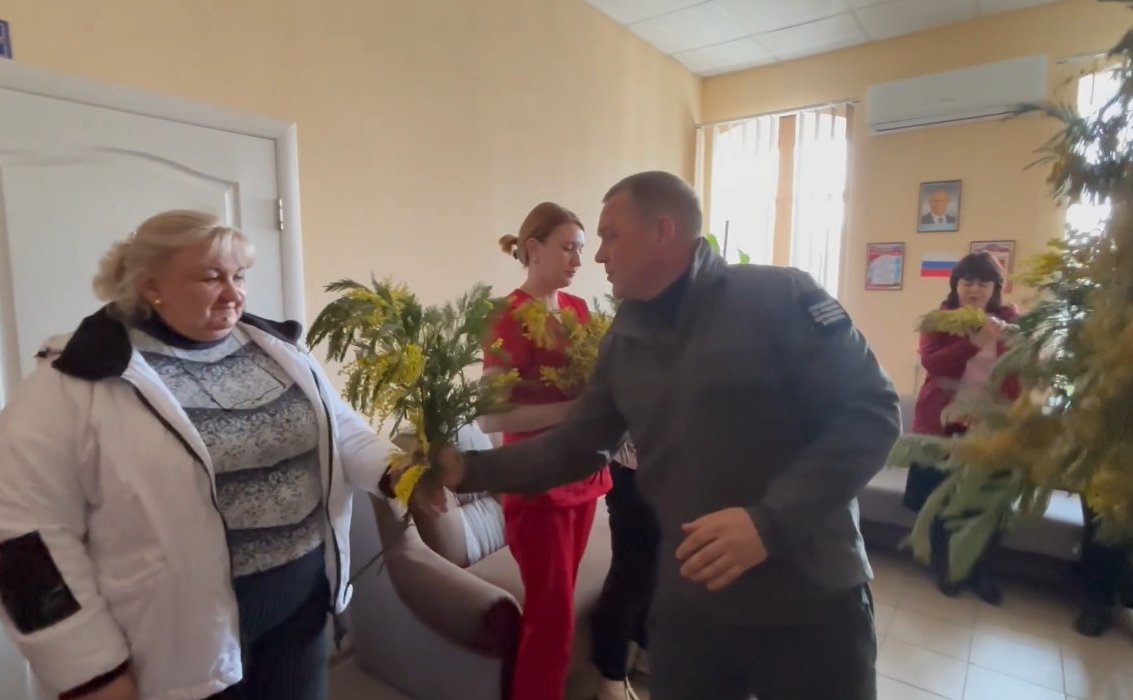 Игорь Кастюкевич поздравил коллектив станции скорой помощи в Херсонской области с наступающим 8 марта