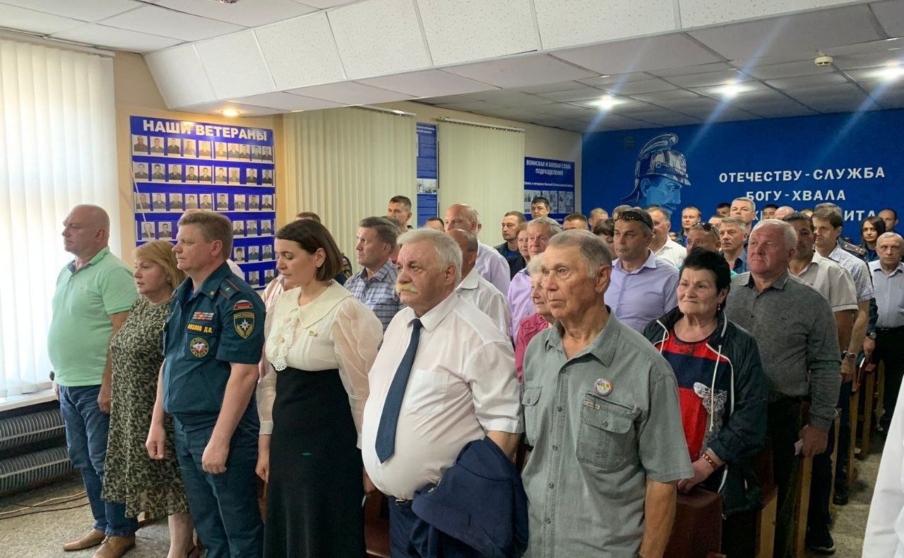 Юлия Лазуткина поздравила с 60-летием работников 3 пожарно-спасательной части МЧС России по Пензенской области