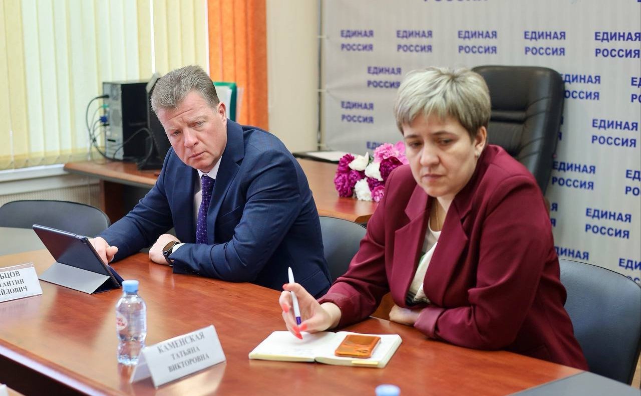 Александр Савин провел прием граждан в канун Дня России