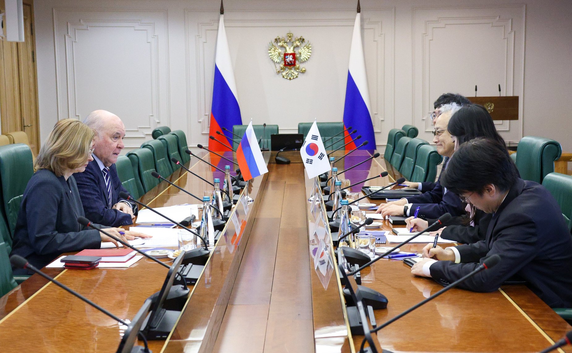 Встреча председателя Комитета Совета Федерации по международным делам Григория Карасина с Чрезвычайным и Полномочным Послом Республики Корея в Российской Федерации