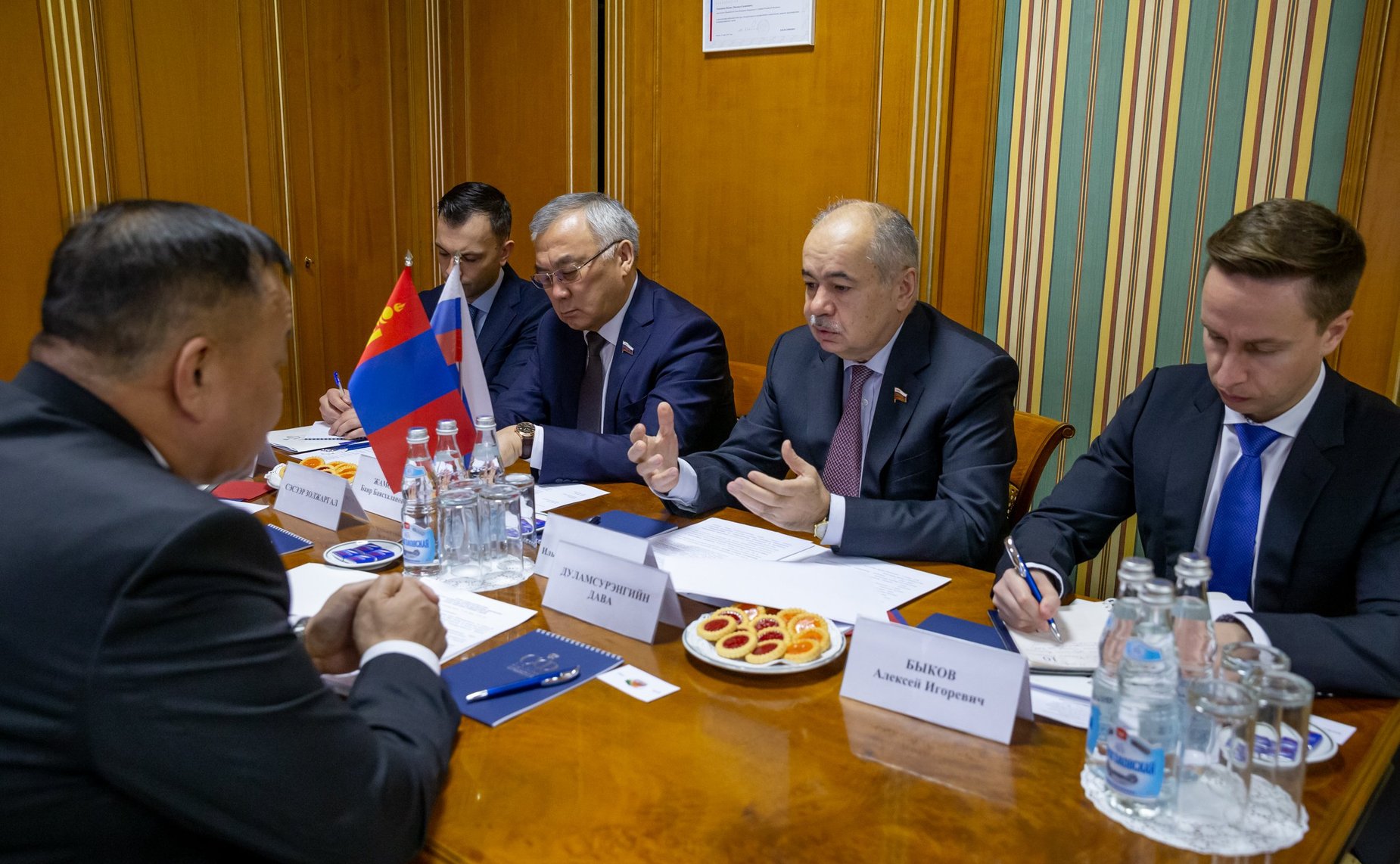 Встреча Ильяса Умаханова с Чрезвычайным и Полномочным Послом Монголии в РФ Дуламсурэнгийн Давой