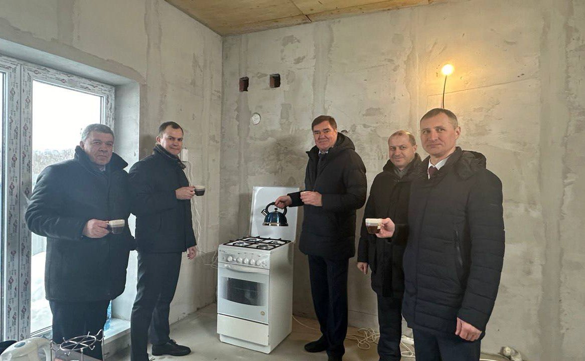 Губернатор Калужской области Владислав Шапша, заместитель генерального директора ООО «Газпром межрегионгаз» Олег Ляпустин и Александр Савин в режиме ВКС приняли участие в заседании Федерального штаба по газификации