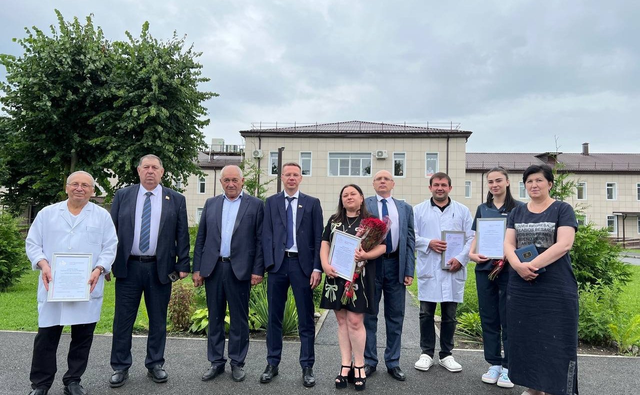 Виталий Назаренко в ходе поездки в регион посетил Ардонскую Центральную районную больницу