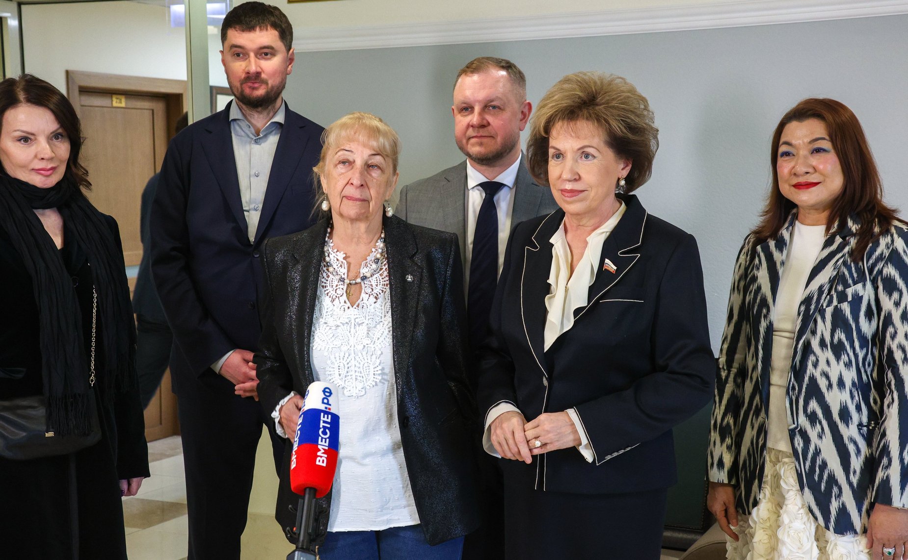 Торжественное открытие выставки Народного художника РФ Людмилы Юга «Нить времен. Подвиг Победы»