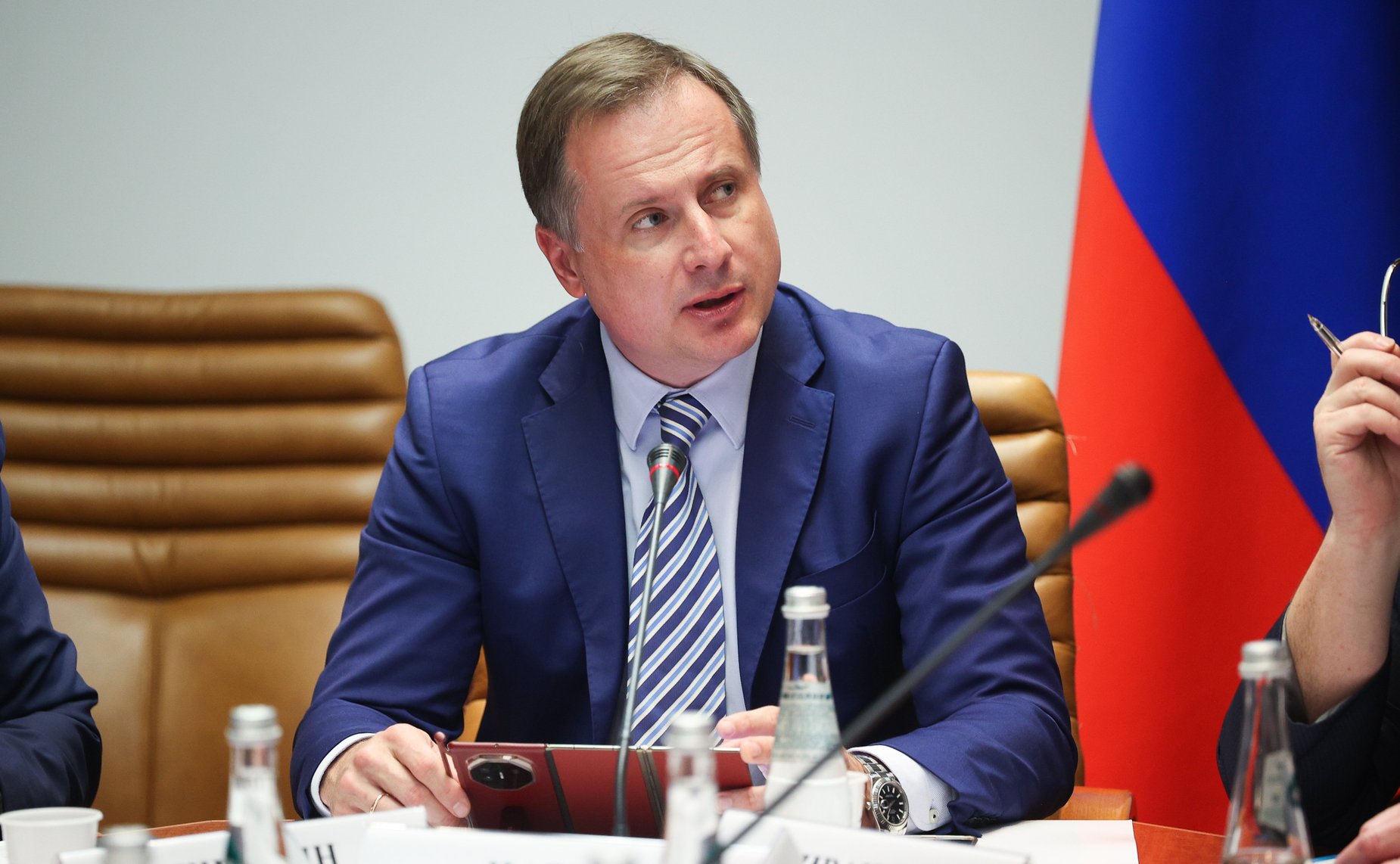 Заседание секции «Цифровая трансформация транспорта» на тему «Обсуждение концепций логистического проекта-международного транспорта БАС-Хаба с применением беспилотных летательных аппаратов между Россией и Китаем»