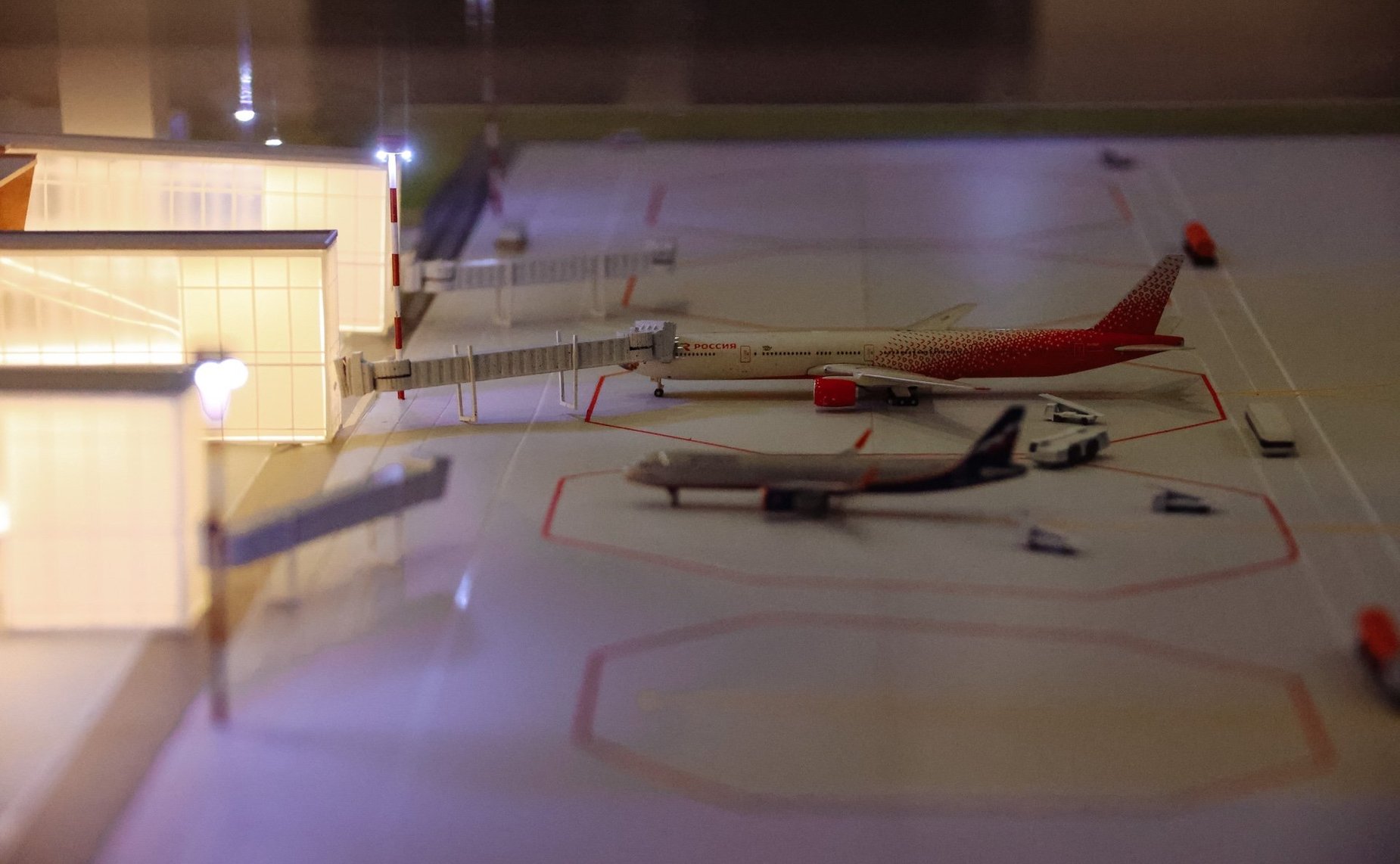 Делегация Совета Федерации во главе с председателем Комитета СФ по экономической политике Андреем Кутеповым, которая находится в Амурской области, посетила аэропорт Благовещенска