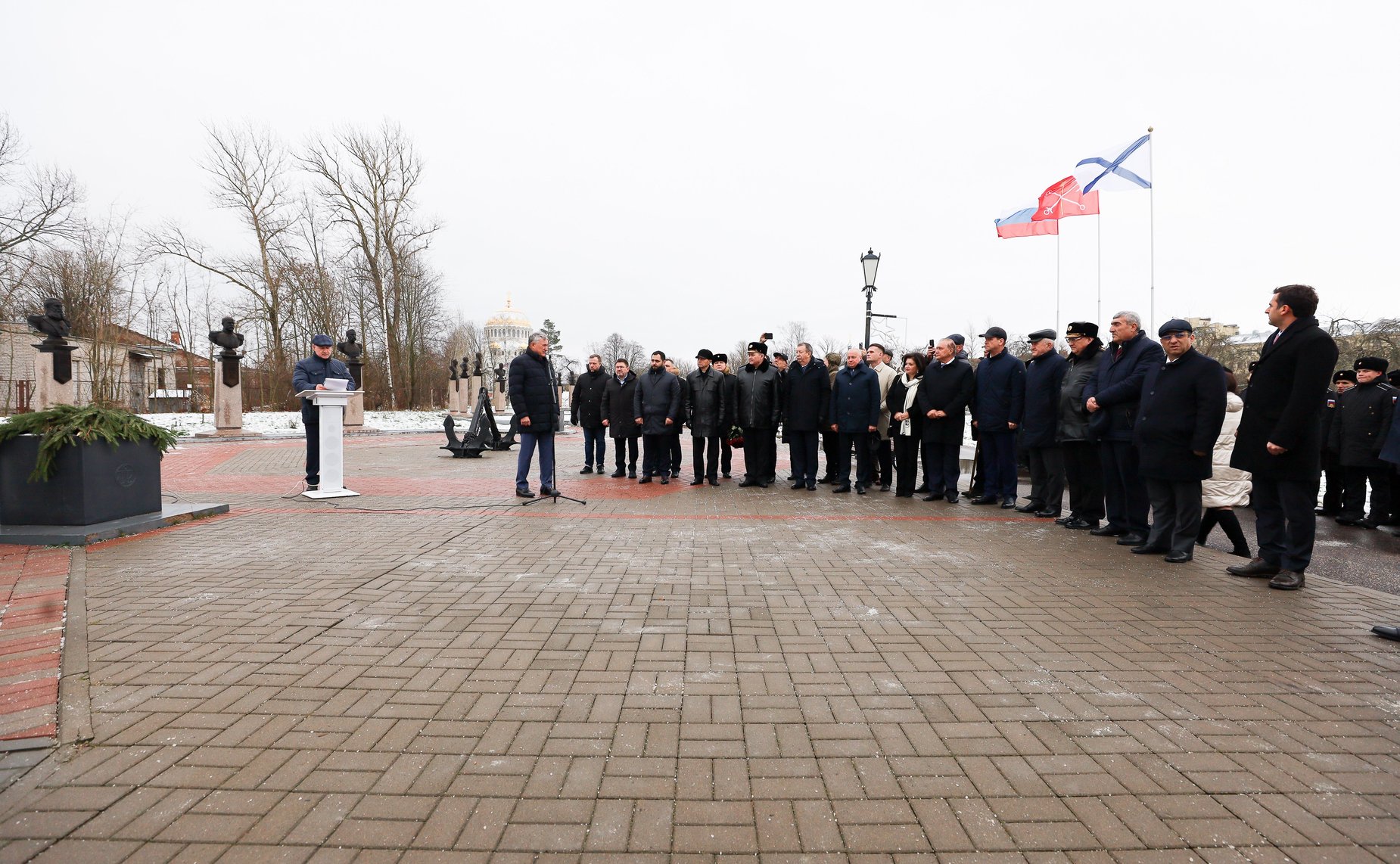 Сенаторы РФ приняли участие в торжественной церемонии открытия памятника Адмиралу флота Советского Союза Исакову Ивану Степановичу