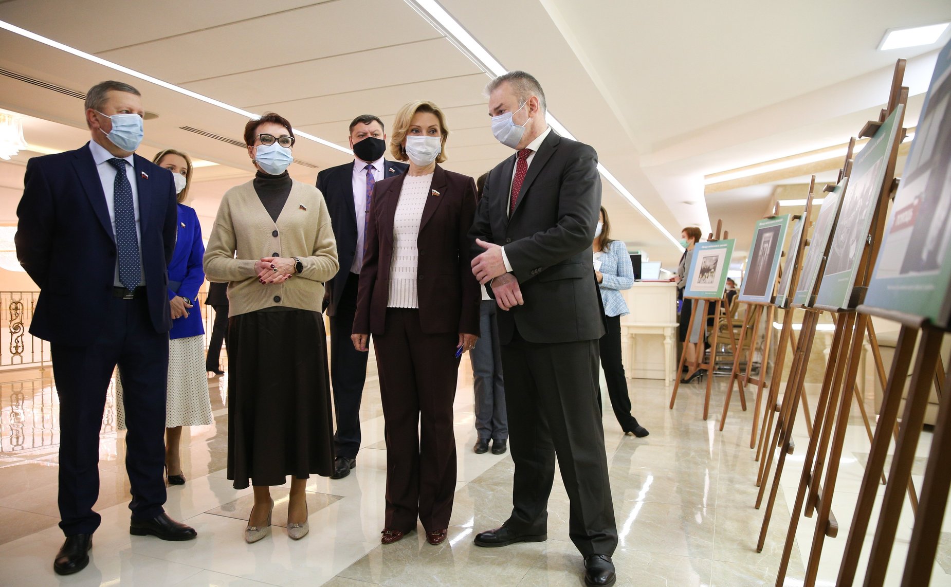 Открытие в Совете Федерации фотовыставки «Между небесами и землей»