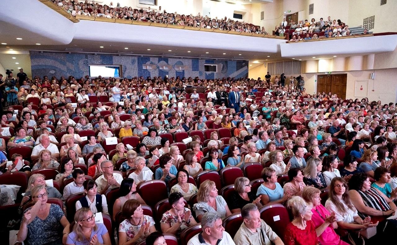 Екатерина Алтабаева приняла участие в пленарном заседании августовской конференции работников образования «Траектория развития региональной системы образования на основе национальных ценностей и культурно-исторических традиций города Севастополя»