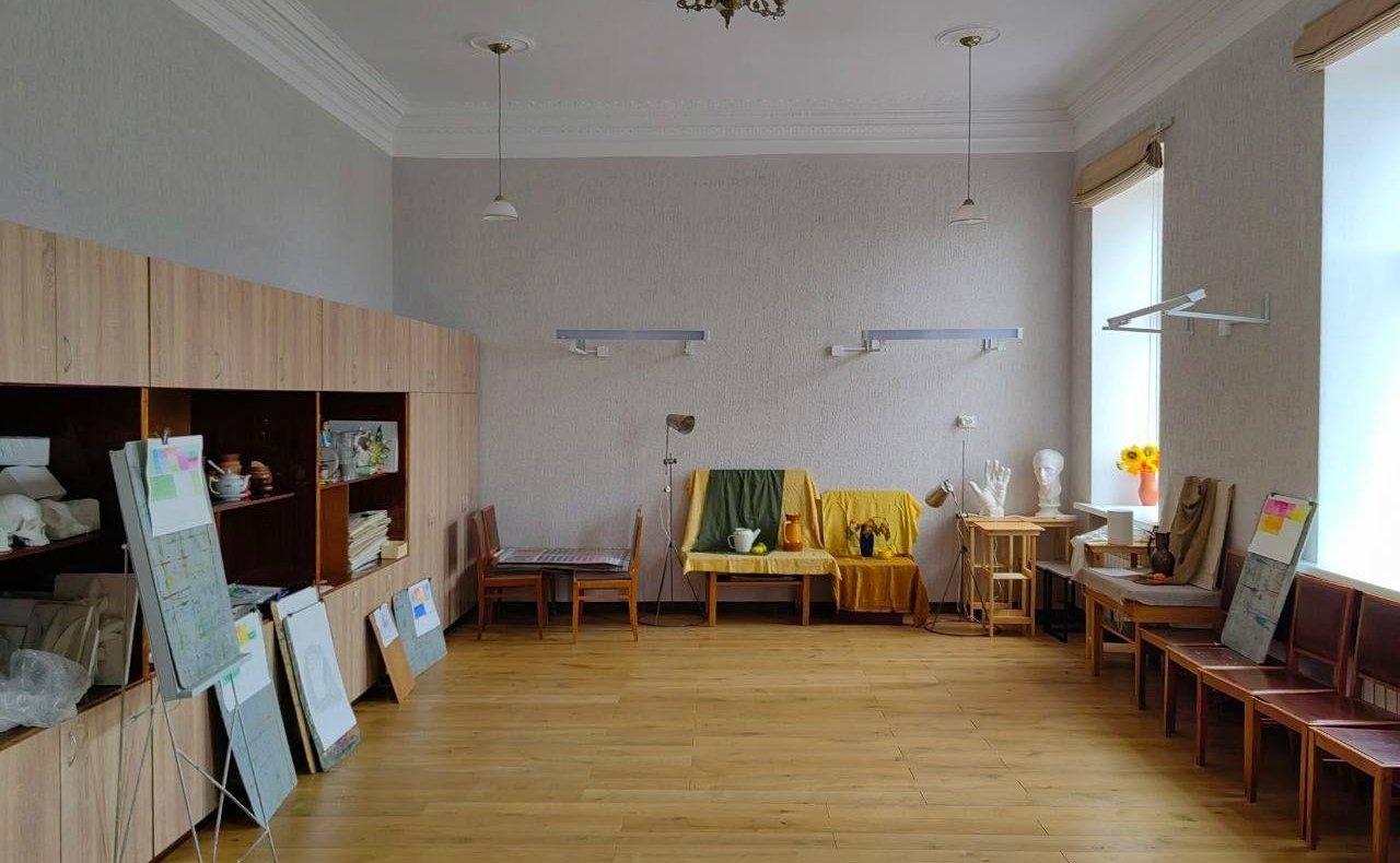 Артем Малащенков в поселке Хиславичи осмотрел Хиславичский районный центр культурно-досуговой работы и народного творчества