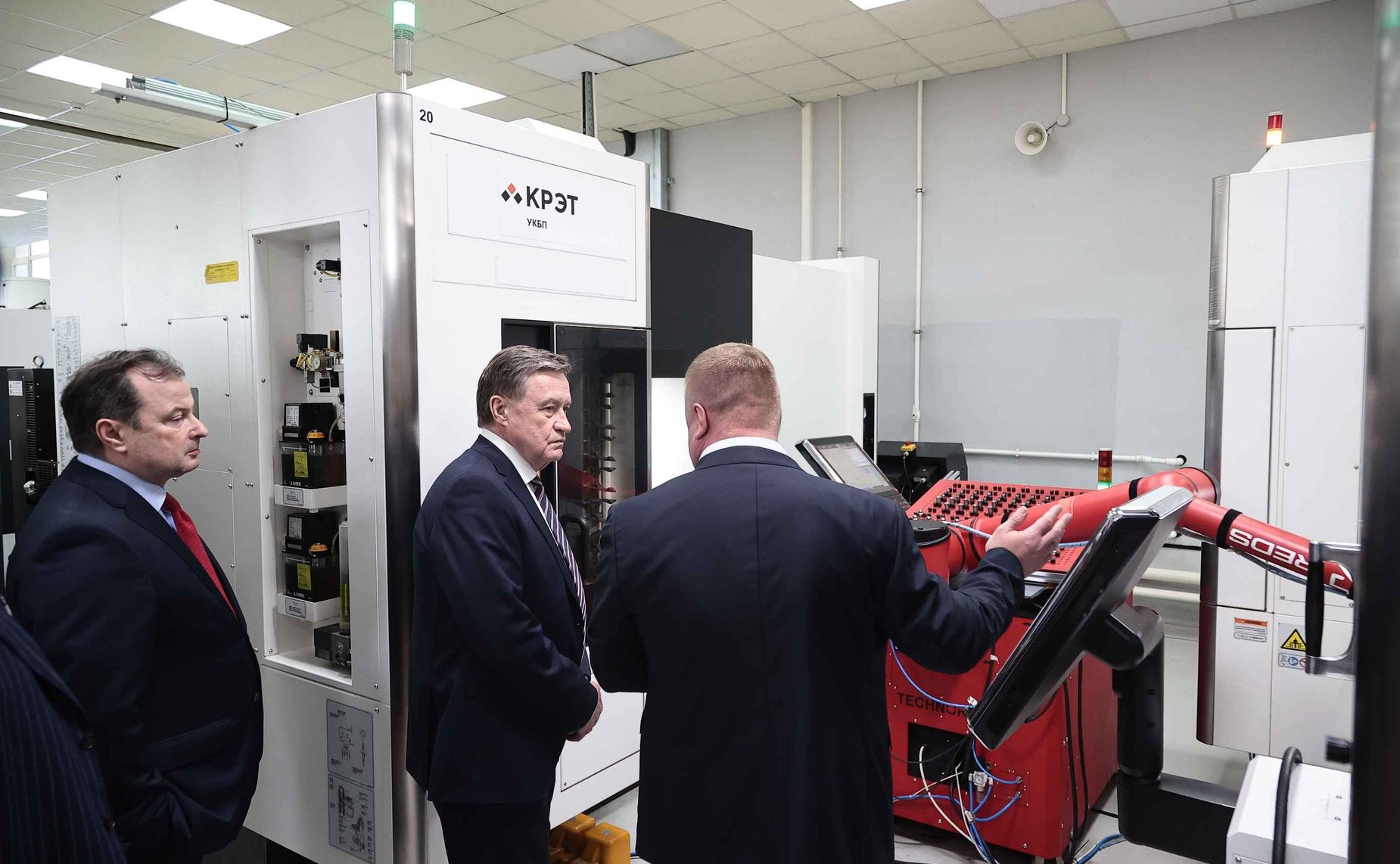 Сенаторы РФ посетили АО «Ульяновское конструкторское бюро приборостроения»