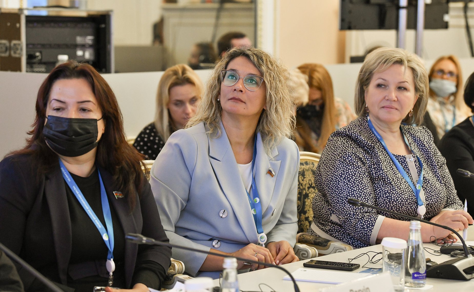 Заседание тематической сессии «Женщины-ученые и глобальные вызовы современности»