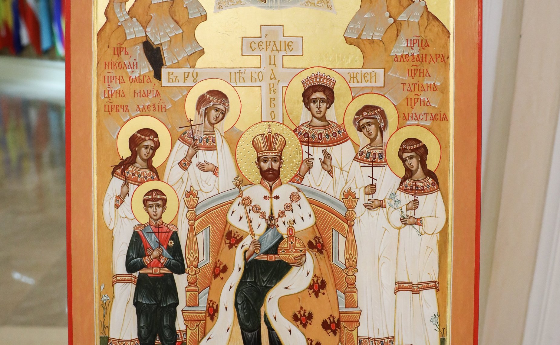 Председатель Совета Федерации Валентина Матвиенко и Святейший Патриарх Московский и Всея Руси Кирилл осмотрели выставку детских рисунков «Красота Божьего мира»