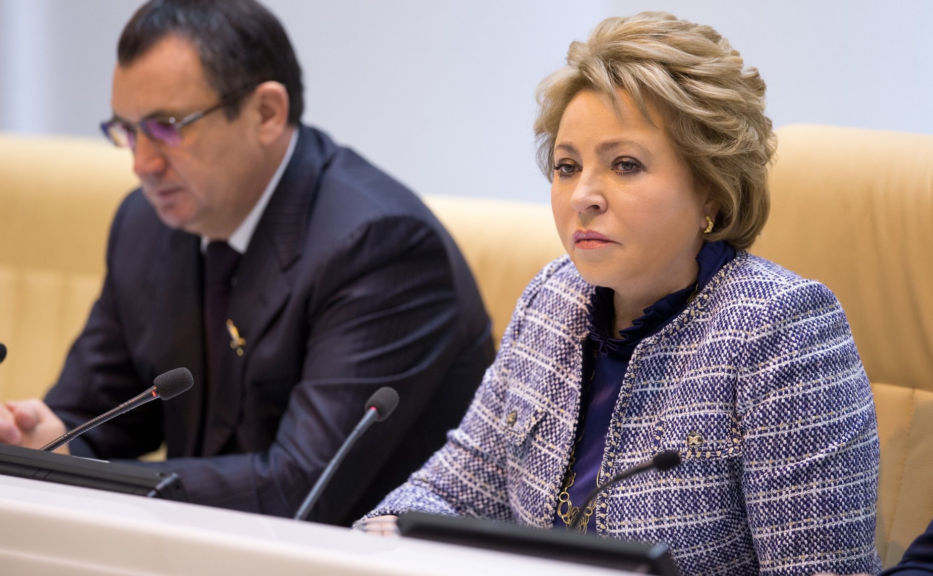 В. Матвиенко