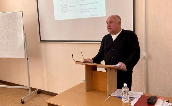 Андрей Базилевский встретился со студентами третьего курса Дальневосточного института управления – филиала РАНХиГС в рамках проекта «Разговоры о важном»