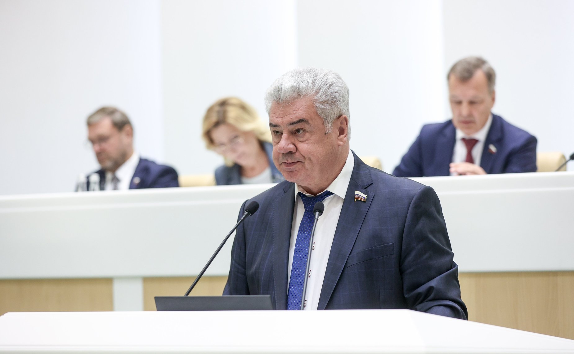 Виктор Бондарев