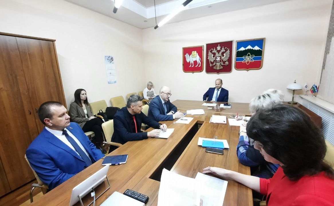 Олег Цепкин обсудил с руководством города Трехгорный вопросы ремонта мостов и благоустройства территорий