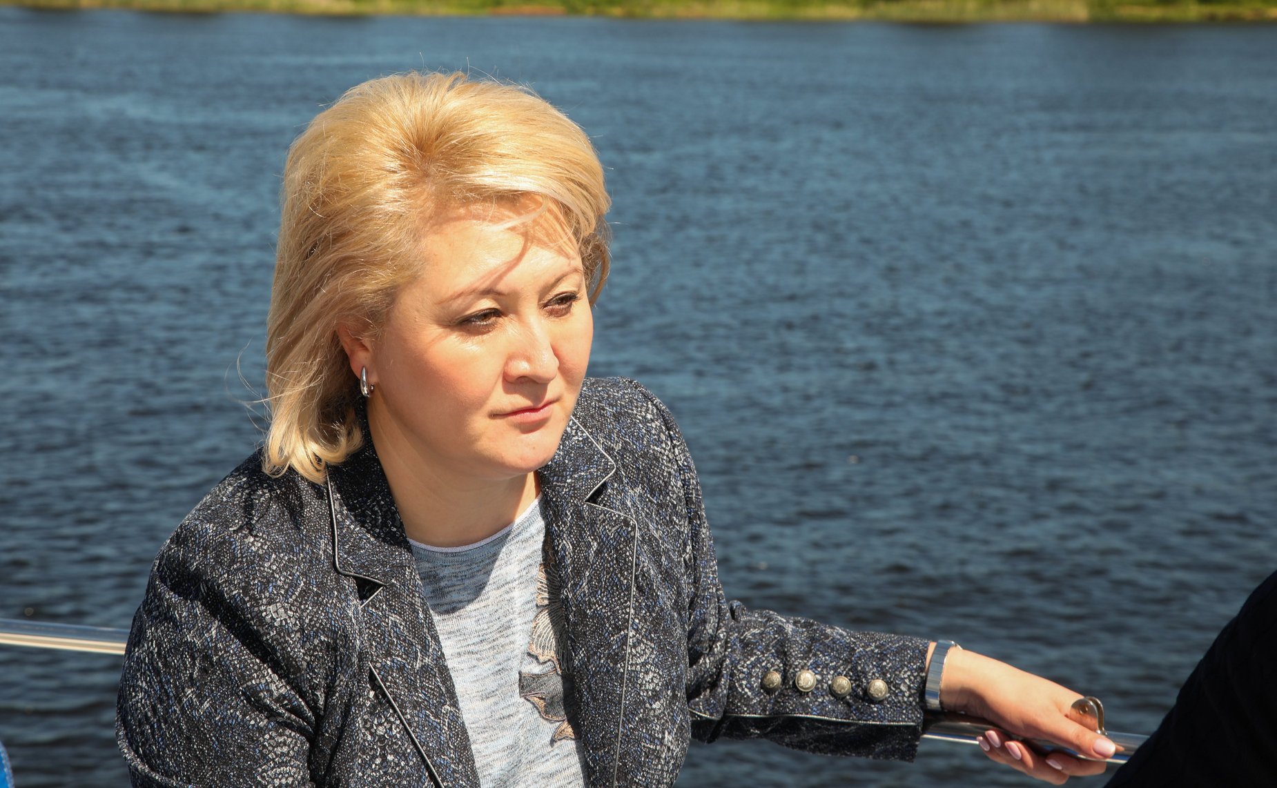 Сенаторы приняли участие в торжественной церемонии поднятия со дна Невы в районе Невского пятачка полковой пушки, затонувшей в ходе боев 1941 года