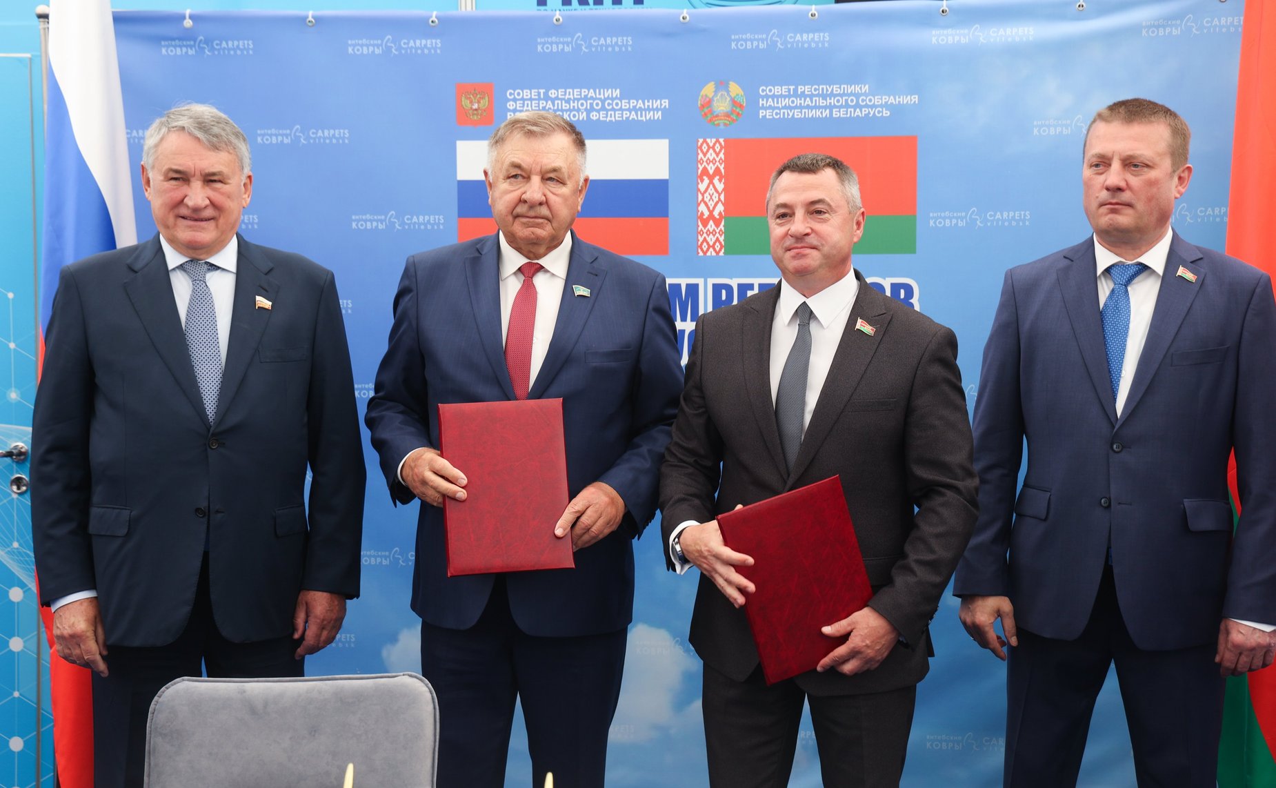 В присутствии заместителя Председателя СФ и заместителя Председателя Совета Республики было подписано 7 соглашений между областями Республики Беларусь и субъектами РФ