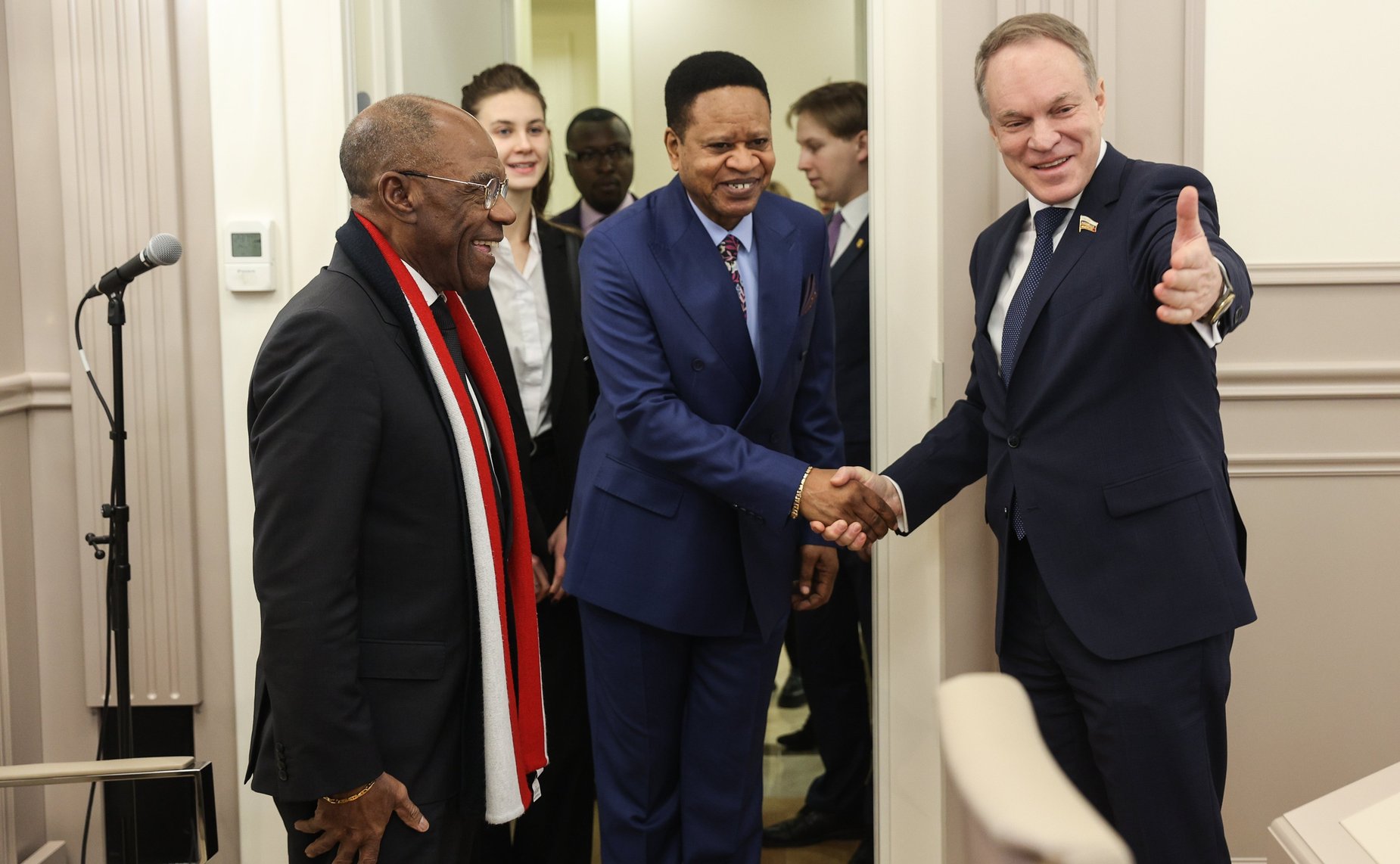 Встреча члена Комитета СФ по конституционному законодательству и государственному строительству Александра Башкина с членом постоянной Комиссии Сената Демократической Республики Конго по международным делам