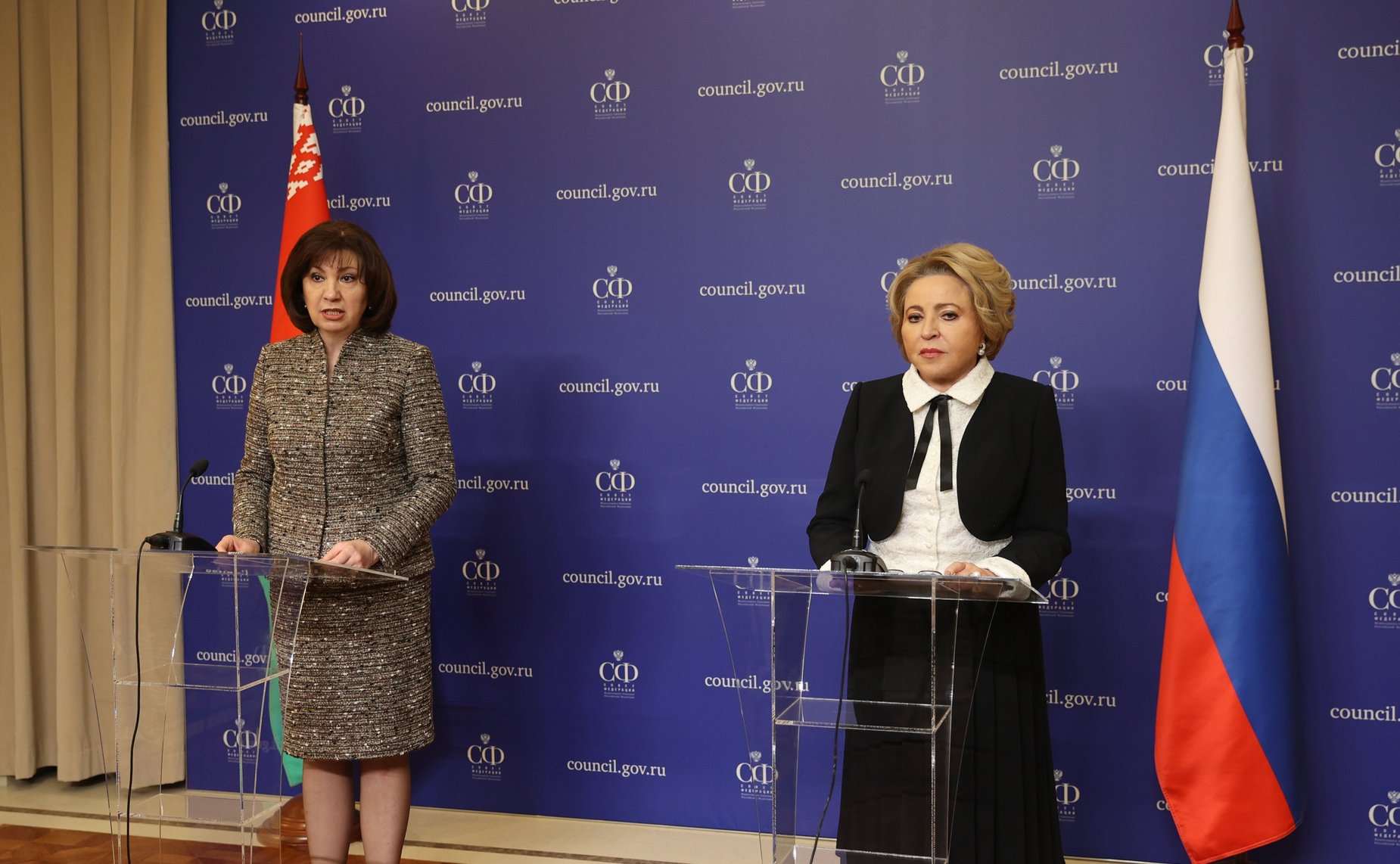 Пресс-подход Валентины Матвиенко и Натальи Кочановой