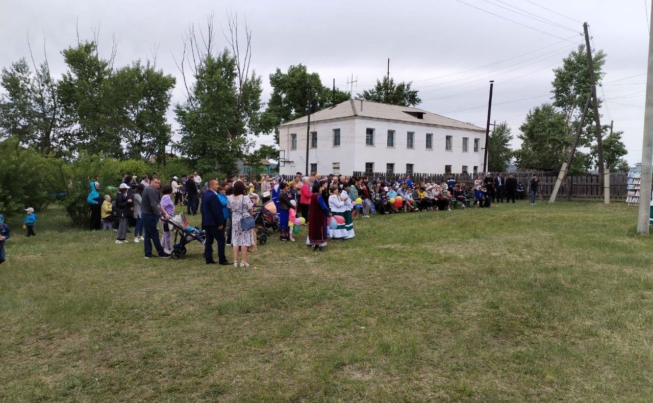 Сергей Михайлов поздравил Нарасун Акшинского района с Днем села