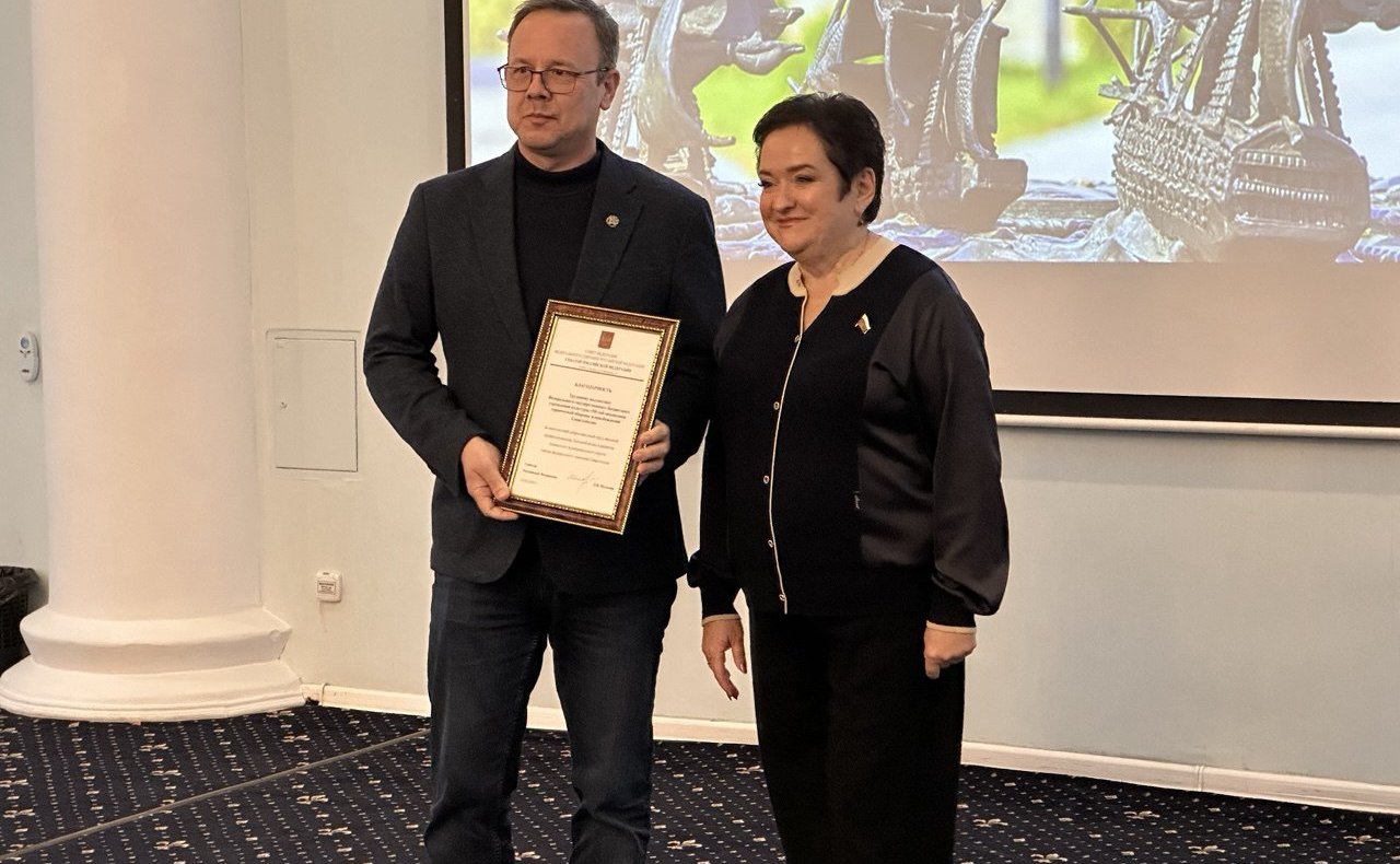 Лариса Мельник поздравила жителей Ленинского района города-героя с 88-летием со дня его основания