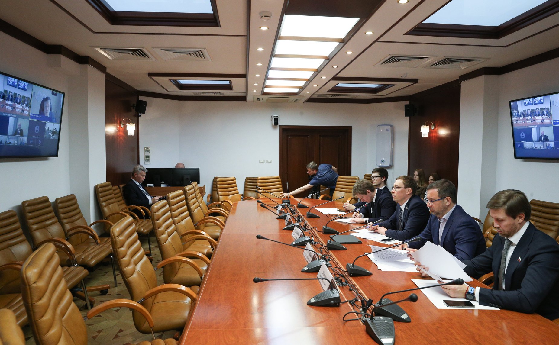 «Круглый стол» Комитета СФ по экономической политике совместно с Комитетом СФ по аграрно-продовольственной политике и природопользованию