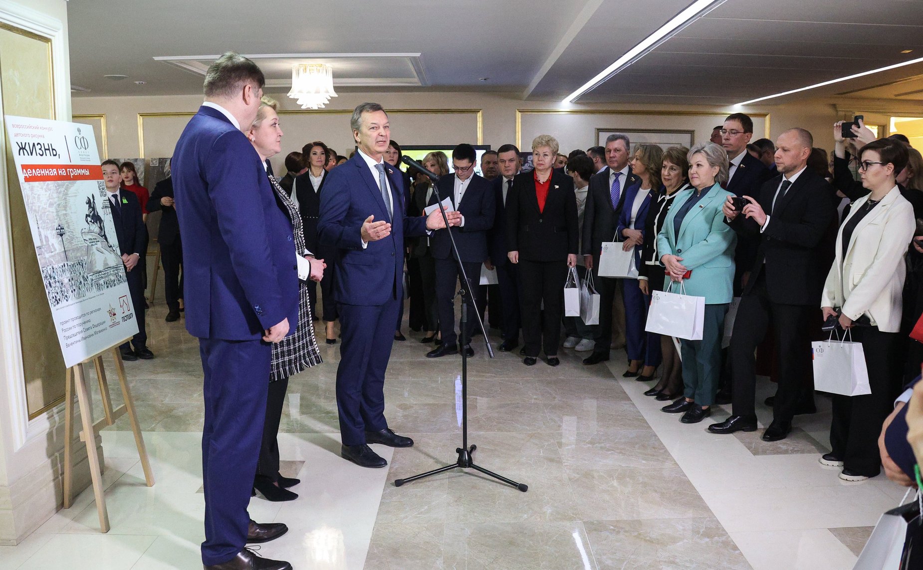 В Совете Федерации открылась выставка картин победителей конкурса детского рисунка, посвященного 80-летию прорыва блокады Ленинграда «Жизнь, деленная на граммы»