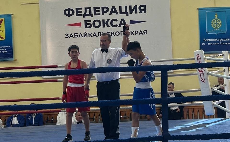 Баир Жамсуев наградил победителей Всероссийского турнира по боксу памяти Иосифа Кобзона