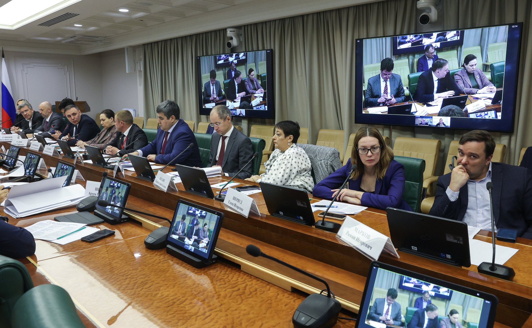 Заместитель Председателя Совета Федерации Николай Журавлев провел совещание по вопросам развития малого и среднего предпринимательства в стране