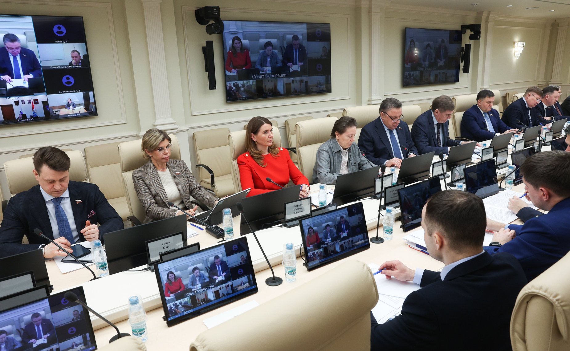 Совещание «О механизмах снижения финансовой нагрузки на бюджеты муниципальных образований по возмещению вреда, причиненного почвам в результате размещения несанкционированных свалок»