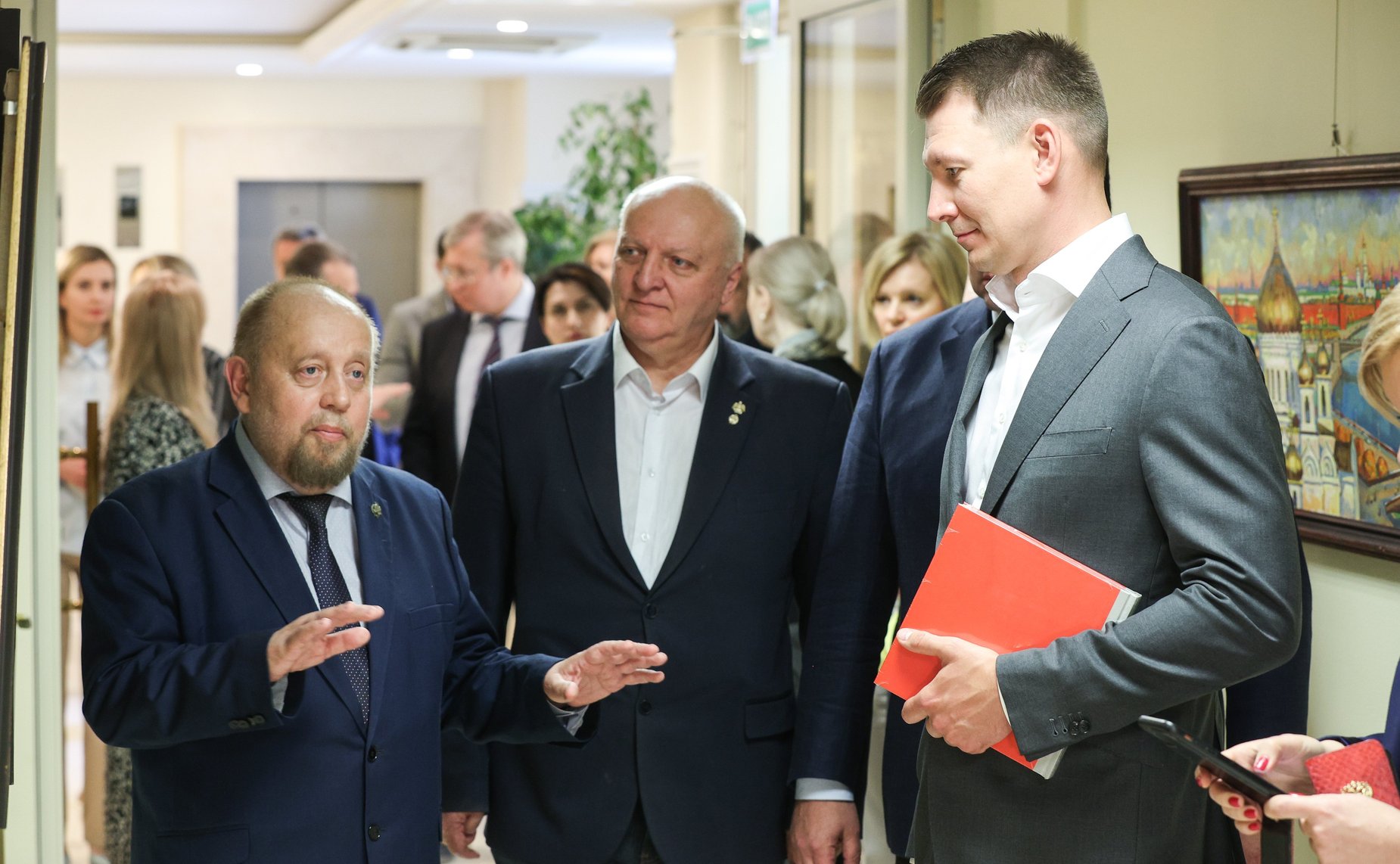 В Совете Федерации открылась выставка Союза художников Подмосковья