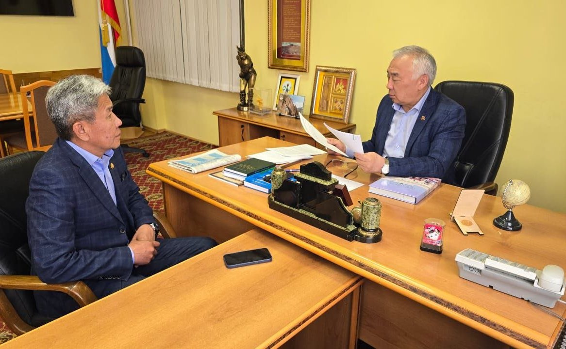 Баир Жамсуев провел прием граждан в Агинском