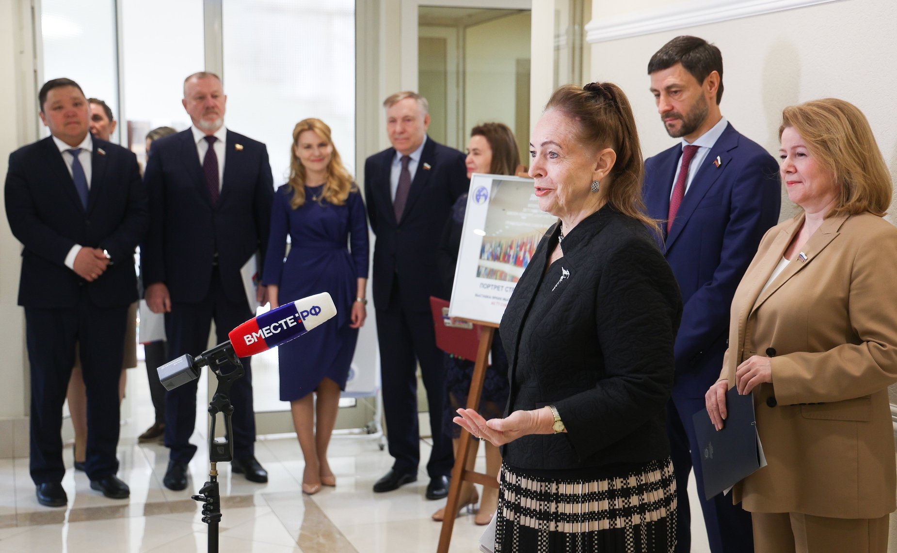 Торжественная церемония открытия выставки «Портрет страны сердцами детей»