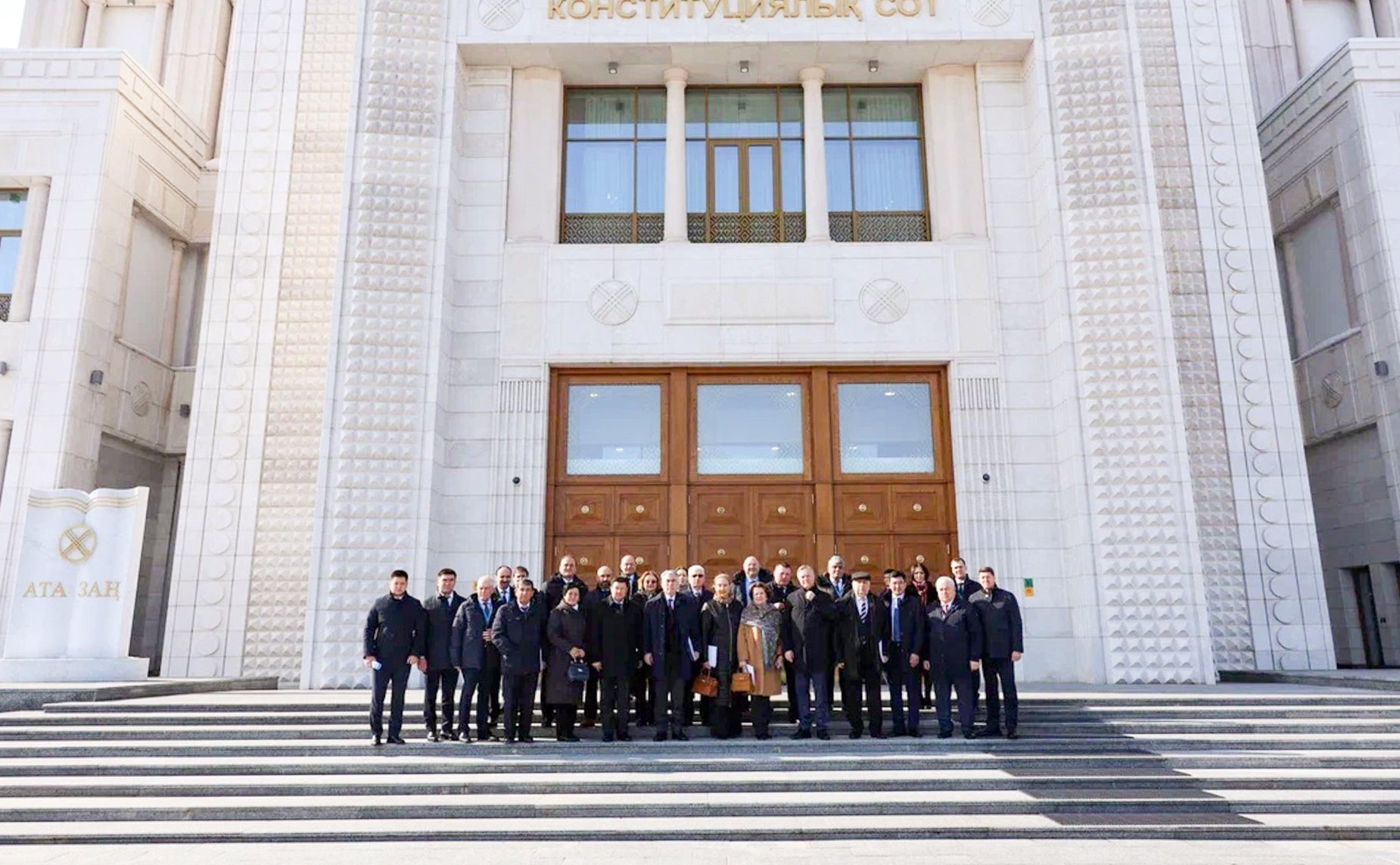 Делегация сенаторов по наблюдению за проведением референдума по принятию новой Конституции Казахстана приняла участие во встрече в Конституционном суде Республики Казахстан